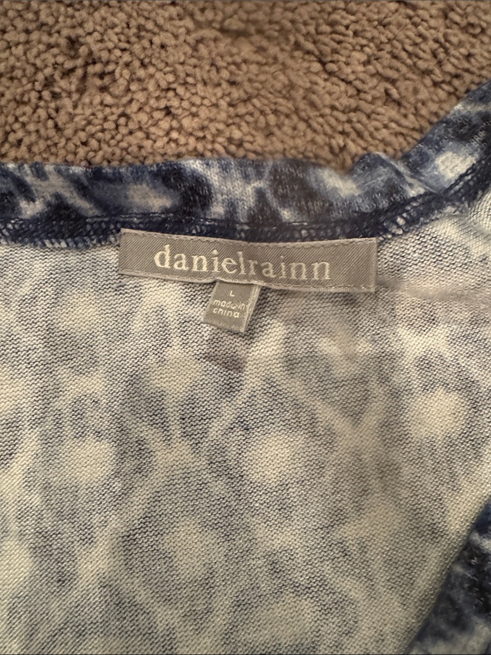 Daniel Rainn Navy and White Geometric V-Neck Long Sleeve Tee - Picture 2 of 3